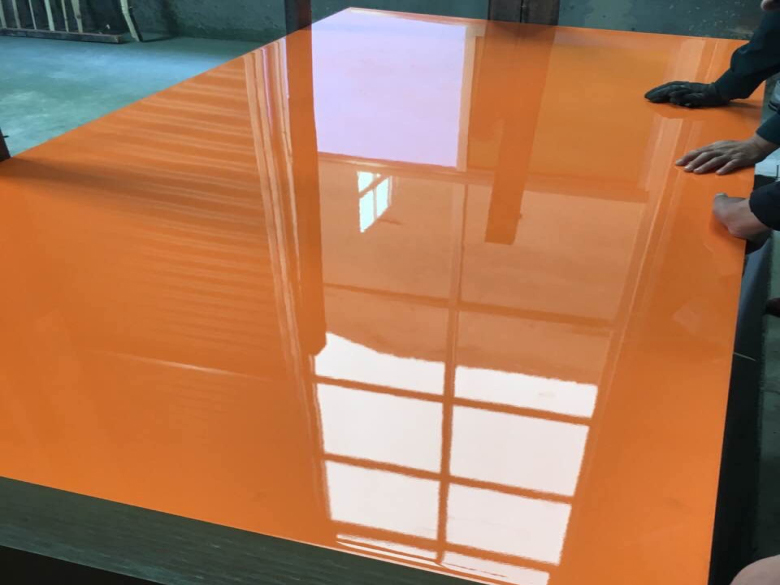 建筑模板滾膠時(shí)應講究什么？